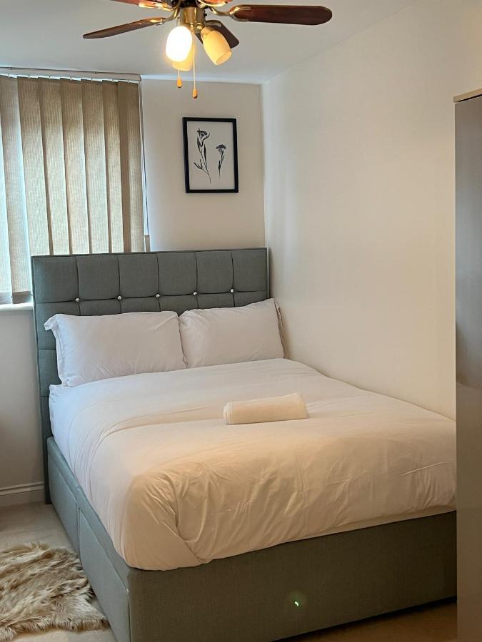 Stylish Luxe Apartment Harlow Exteriér fotografie