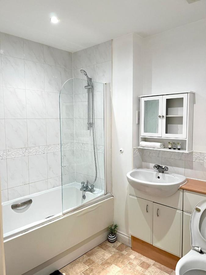 Stylish Luxe Apartment Harlow Exteriér fotografie